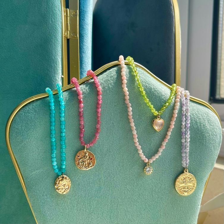 10,000 kinds of matching stacking artifacts, European and American crystal gemstones, gold coins, 14k gold bags, color-preserving washable necklaces.