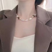 Natural irregular baroque clavicle chain with an ins-style high-level sense, niche heart-shaped, retro freshwater pearl.