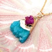 Natural stone crystal tooth triangular pendant necklace. Fashionable crystal inlaid agate pendant necklace jewelry gift.