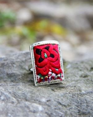 Yunnan ethnic style Miao silver old embroidery ring adjustable, square