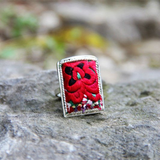 Yunnan ethnic style Miao silver old embroidery ring adjustable, square