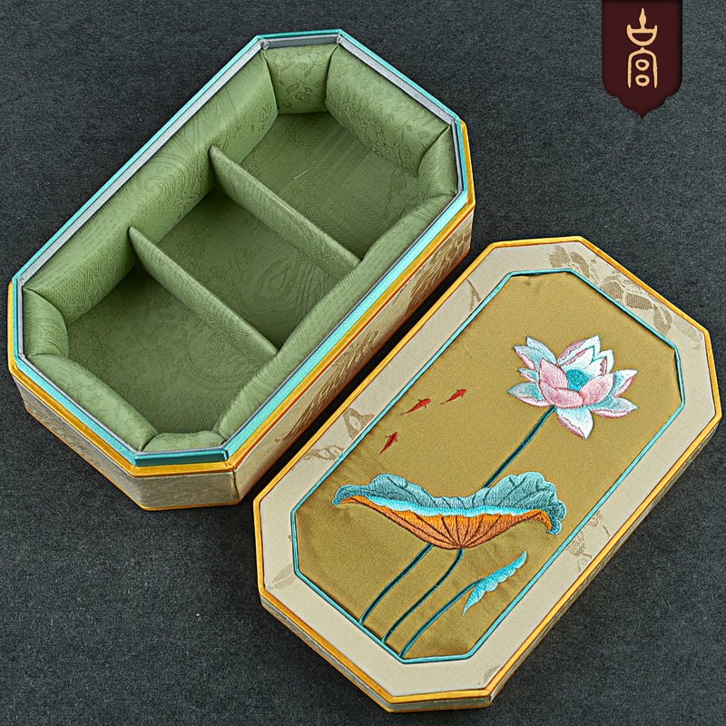Large antique jewelry box, high-end embroidery box, embroidery jewelry box, tray, cultural play box, large custom.