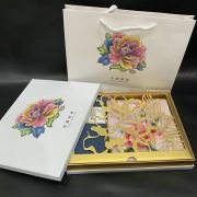 Suzhou embroidery silk scarf Suzhou embroidery mulberry silk silk scarf embroidery brass bookmark creative gift box gift set