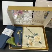 Suzhou embroidery silk scarf Suzhou embroidery mulberry silk silk scarf embroidery brass bookmark creative gift box gift set