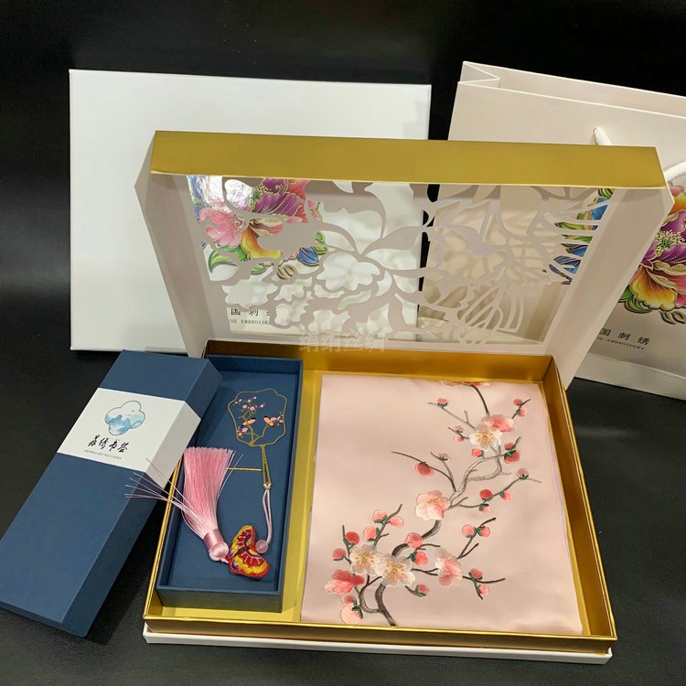 Suzhou embroidery silk scarf Suzhou embroidery mulberry silk silk scarf embroidery brass bookmark creative gift box gift set