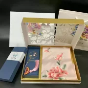 Suzhou embroidery silk scarf Suzhou embroidery mulberry silk silk scarf embroidery brass bookmark creative gift box gift set
