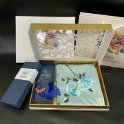Suzhou embroidery silk scarf Suzhou embroidery mulberry silk silk scarf embroidery brass bookmark creative gift box gift set